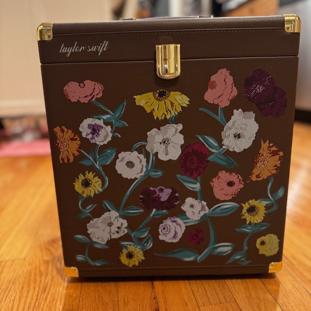 Taylor Swift Acoustic Piano Vinyl Case | Amazing Condition | Barely Used - Picture 4 of 7